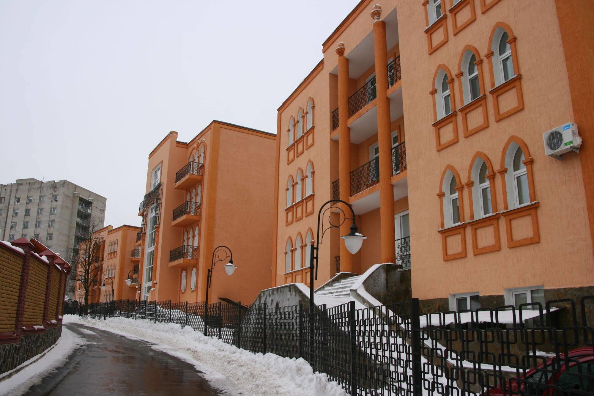Premier Hotel Shafran Sumy Exterior photo